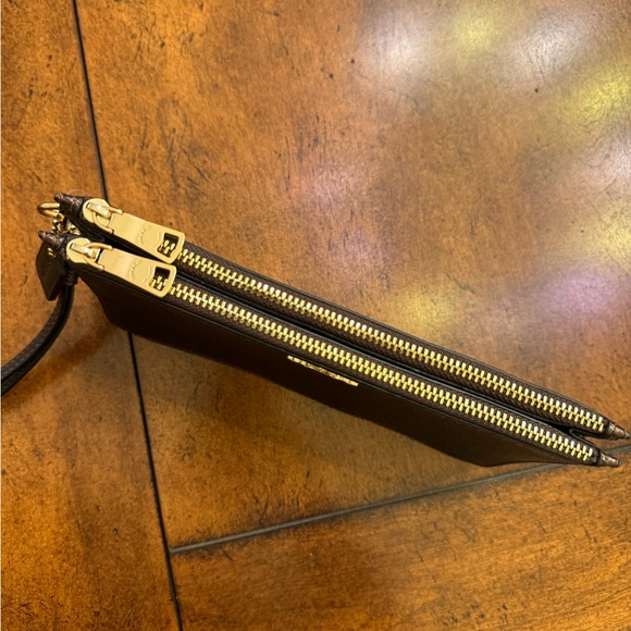 Coach Metallic Brown Pebble Grain Double Corner Wristlet NWOT - Picture 3 of 5